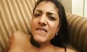 ინდოელი გოგონა ეშვებ ...
